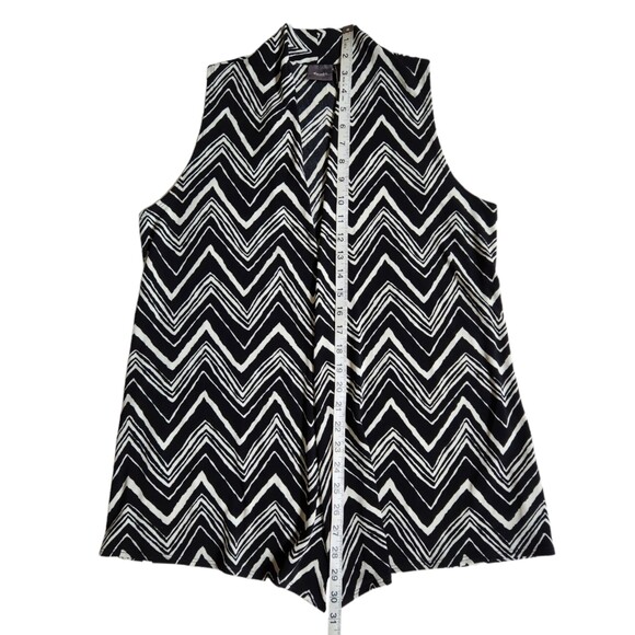 Travelers by Chico's black white chevron print open front cardigan vanity sz 0 - Picture 9 of 10